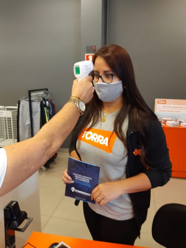 Covid 19 – MAIS COMERCIÁRIOS RECEBEM MÁSCARAS DE PROTEÇÃO